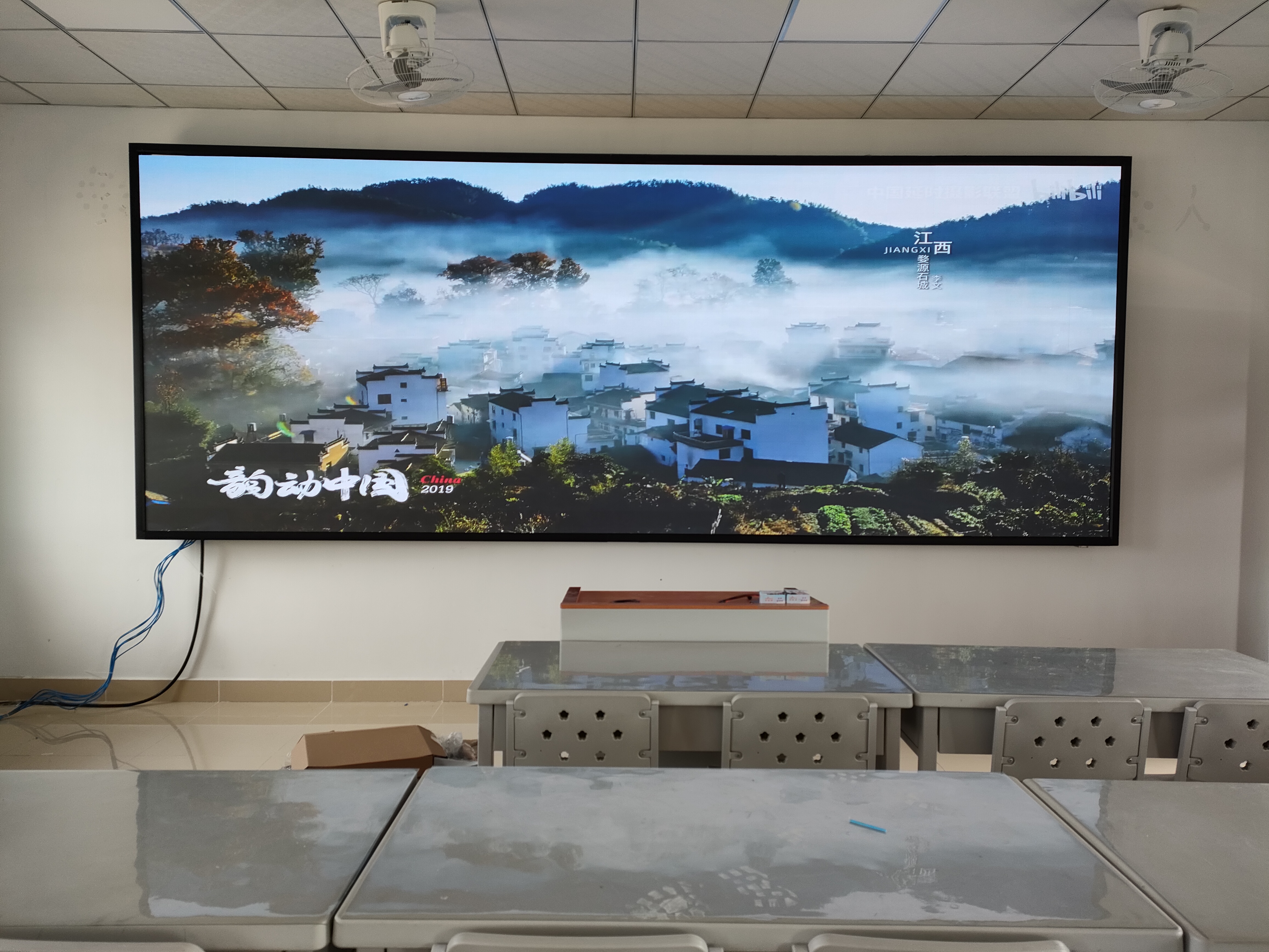 安裝戶外LED大屏時，怎樣設計結構才能既保證穩定性又降低風阻？